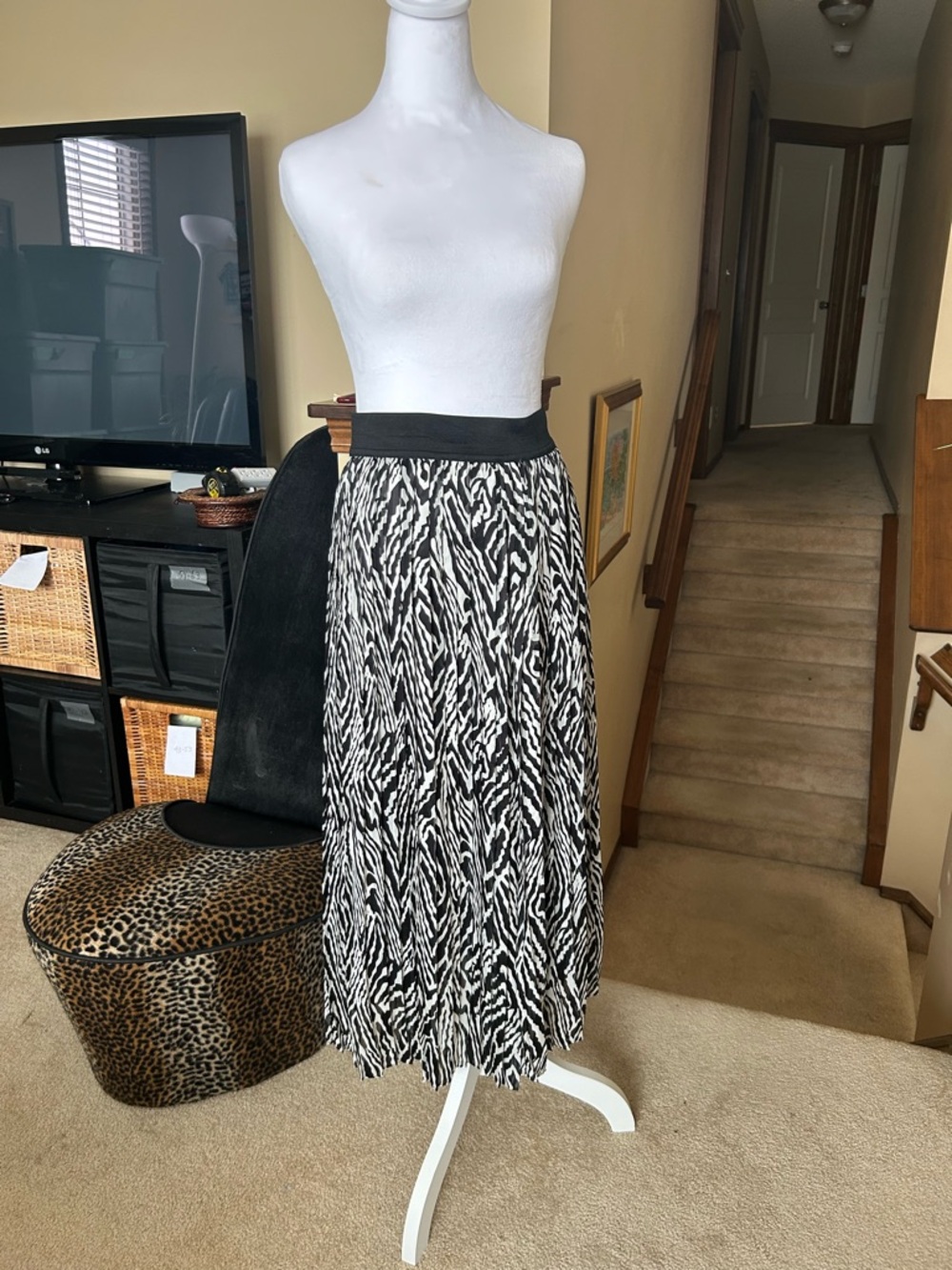Black and White Zebra-Print Pleated Maxi Skirt stretch waistband